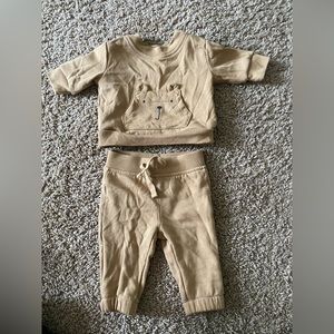 Baby Gap two pice set 0-3 months